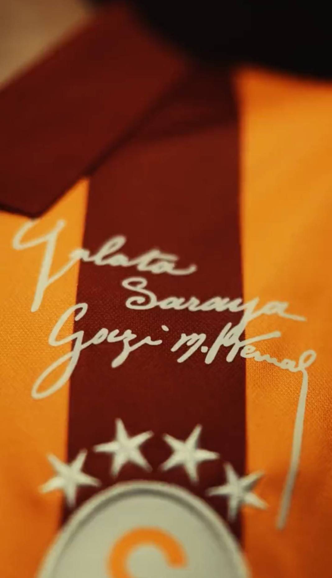 Galatasaray'ın 100. yıl forması belli oldu! O detay herkesi mest edecek: Fiyatı bakın ne kadar? 5